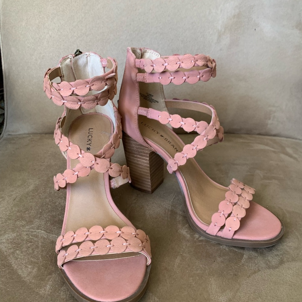 Lucky brand mauve size 7-1/2 heels.
